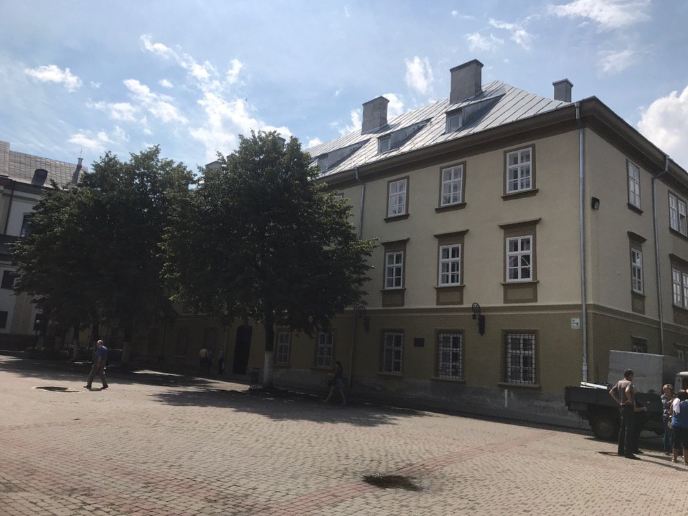 Монастирські приміщення